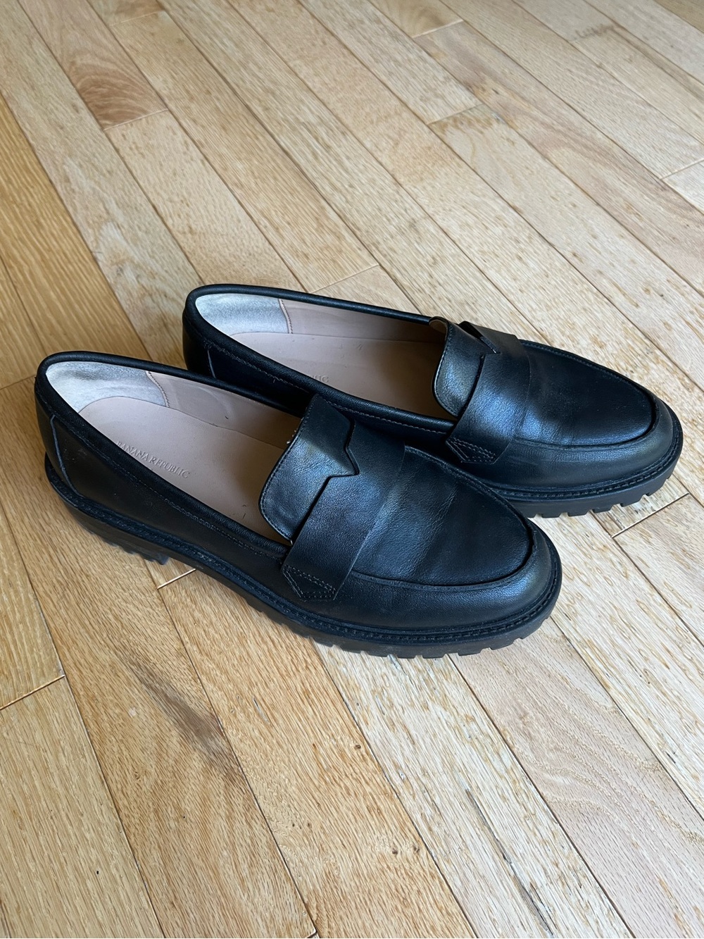 Banana Republic Classic Black Leather Women's Penny Loafers